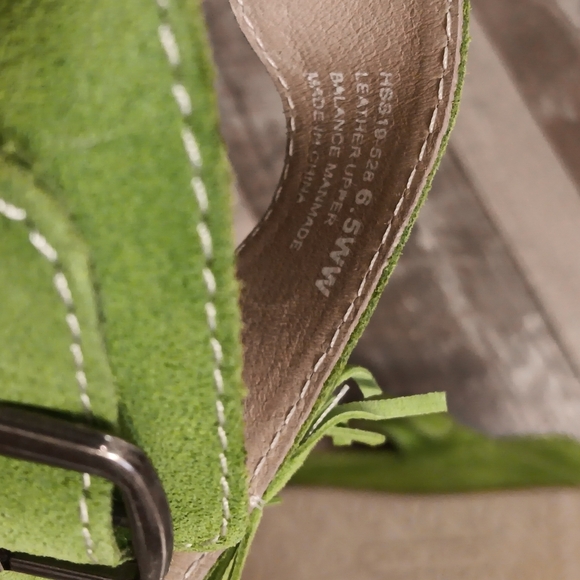 David Tate Green Leather Suede Fringe Buckle Wedge Sandals Shoes Size 6.5 WW - Picture 7 of 8